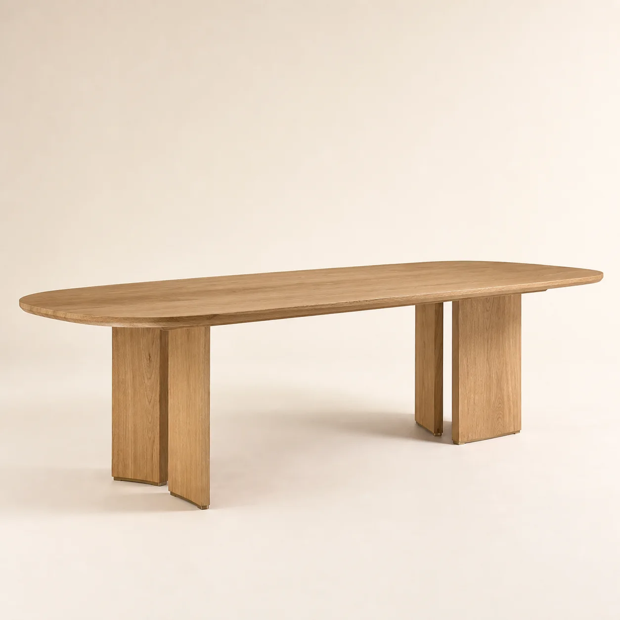 Grove Dining Table ضمن تصور أثاث فندقي من BSA Trading